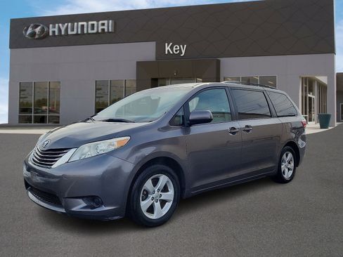 Used 2015 Toyota Sienna LE image 7