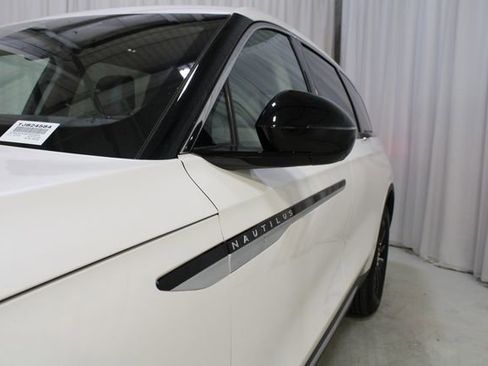 Used 2024 Lincoln Nautilus Premier AWD/4WD image 34