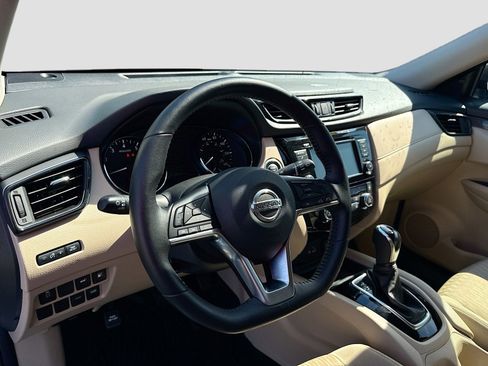 Used 2018 Nissan Rogue SV FWD image 9