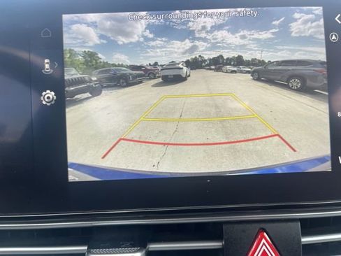 Used 2024 Hyundai Elantra SEL FWD image 22