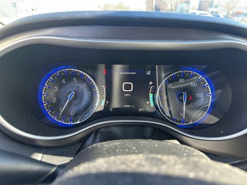 Used 2020 Chrysler Pacifica Touring-L Plus w/ Tire & Wheel Group image 20