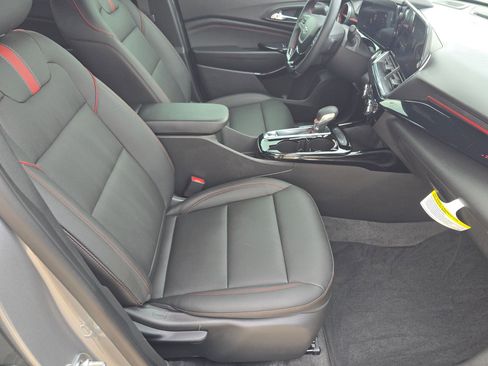 Used 2025 Chevrolet Trax RS w/ Driver Confidence Package image 26