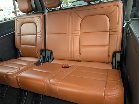 Used 2018 Lincoln Navigator L Reserve w/ Technology Package image 8