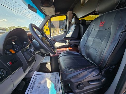 Used 2014 Mercedes-Benz Sprinter 2500 image 6