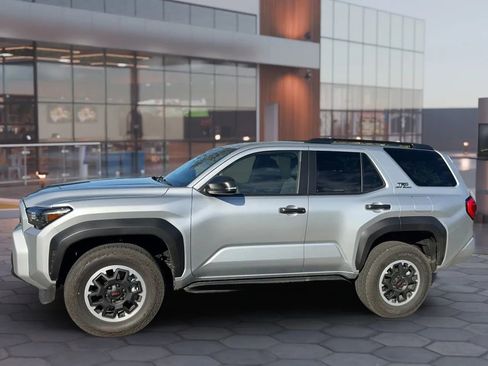 Used 2025 Toyota 4Runner TRD Off-Road AWD/4WD image 2