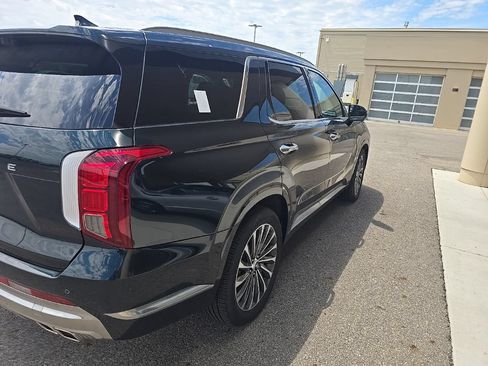 Used 2025 Hyundai Palisade Calligraphy FWD image 4