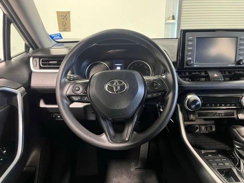 Used 2021 Toyota RAV4 LE image 21