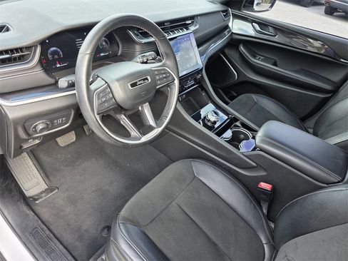 Used 2022 Jeep Grand Cherokee Altitude image 10