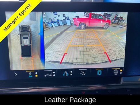 Used 2022 Chevrolet Silverado 1500 LT Trail Boss w/ LT Trail Boss Premium Package AWD/4WD image 3