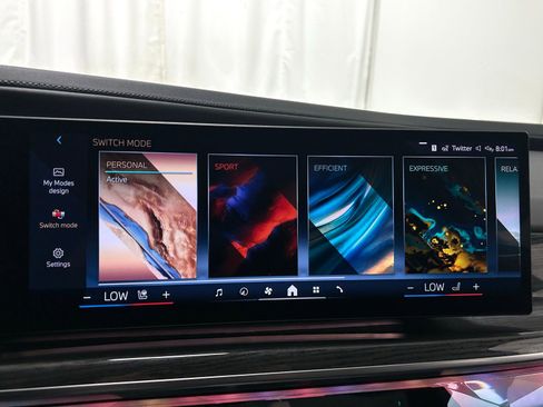 Used 2023 BMW 760i xDrive w/ Executive Package image 15