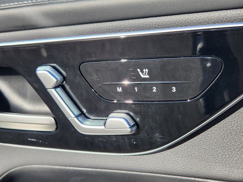 Used 2024 Mercedes-Benz GLC 300 4MATIC image 13