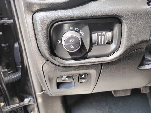 Used 2019 RAM 1500 Big Horn AWD/4WD image 14