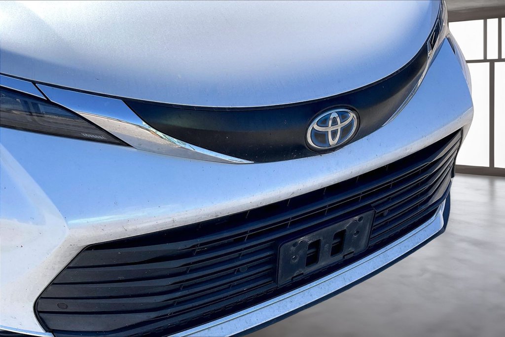 Used 2024 Toyota Sienna XLE FWD image 31