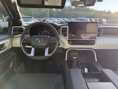 Used 2025 Toyota Sequoia Capstone image 8