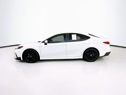 Used 2025 Toyota Camry SE FWD image 4