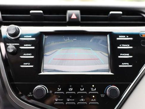 Used 2018 Toyota Camry LE FWD image 22