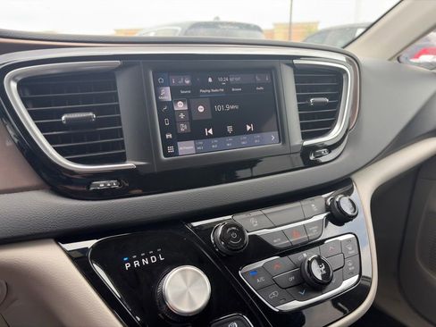 Used 2023 Chrysler Voyager LX FWD image 19