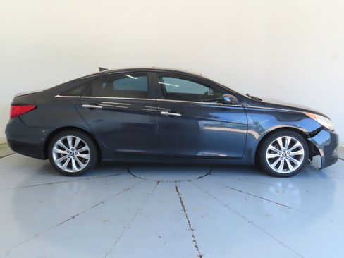 Used 2013 Hyundai Sonata SE w/ Navigation & Sunroof Pkg FWD image 2