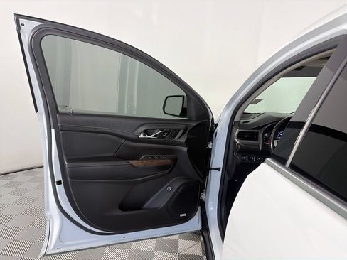 Used 2022 GMC Acadia Denali w/ Denali Ultimate Package AWD/4WD image 10