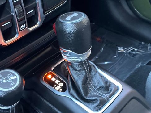 Used 2024 Jeep Wrangler Unlimited w/ Convenience Group image 28