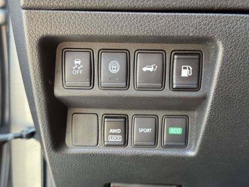 Used 2020 Nissan Rogue SV AWD/4WD image 16