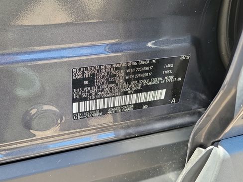 Used 2019 Toyota RAV4 LE FWD image 32
