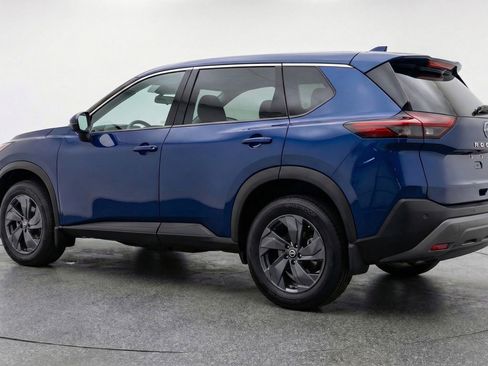Used 2025 Nissan Rogue SV AWD/4WD image 6