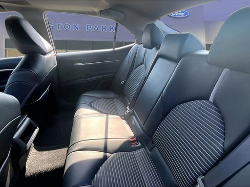 Used 2020 Toyota Camry SE w/ Sunroof Package FWD image 22
