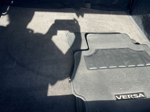 Used 2025 Nissan Versa SV FWD image 31