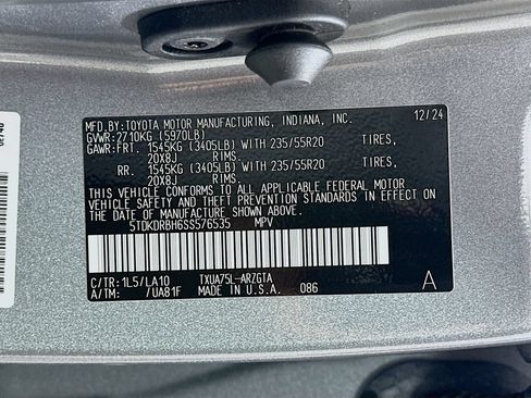 Certified 2025 Toyota Highlander Platinum AWD/4WD image 34