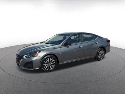 Used 2025 Nissan Altima 2.5 SV image 8