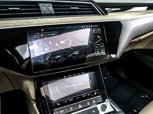 Used 2022 Audi e-tron Premium w/ Convenience Plus Package image 21