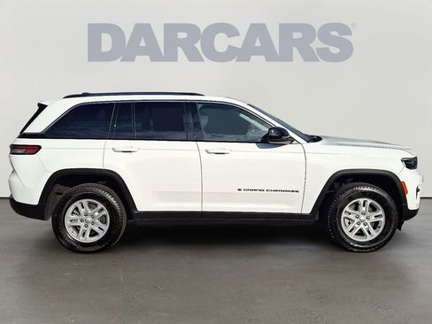 Used 2023 Jeep Grand Cherokee Laredo image 7