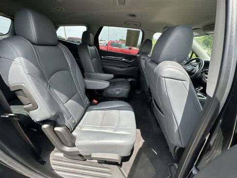 Used 2020 Buick Enclave Essence AWD/4WD image 25