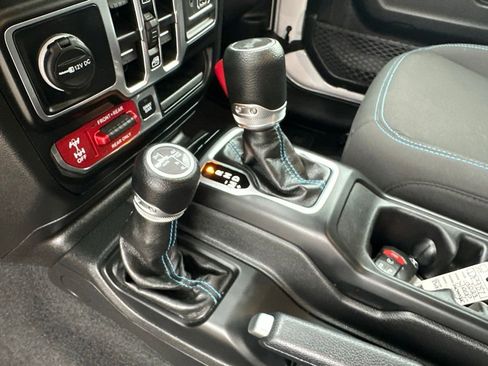 Used 2023 Jeep Wrangler Unlimited Rubicon 4xe w/ Cold Weather Group AWD/4WD image 33