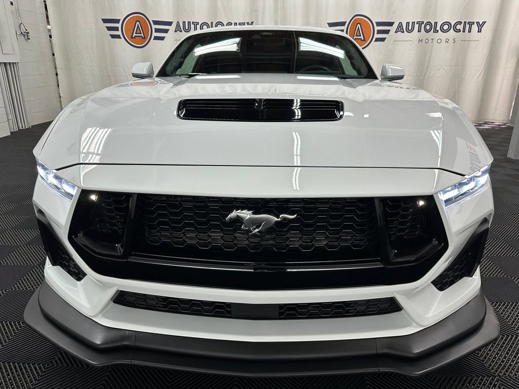 Used 2025 Ford Mustang GT RWD image 3