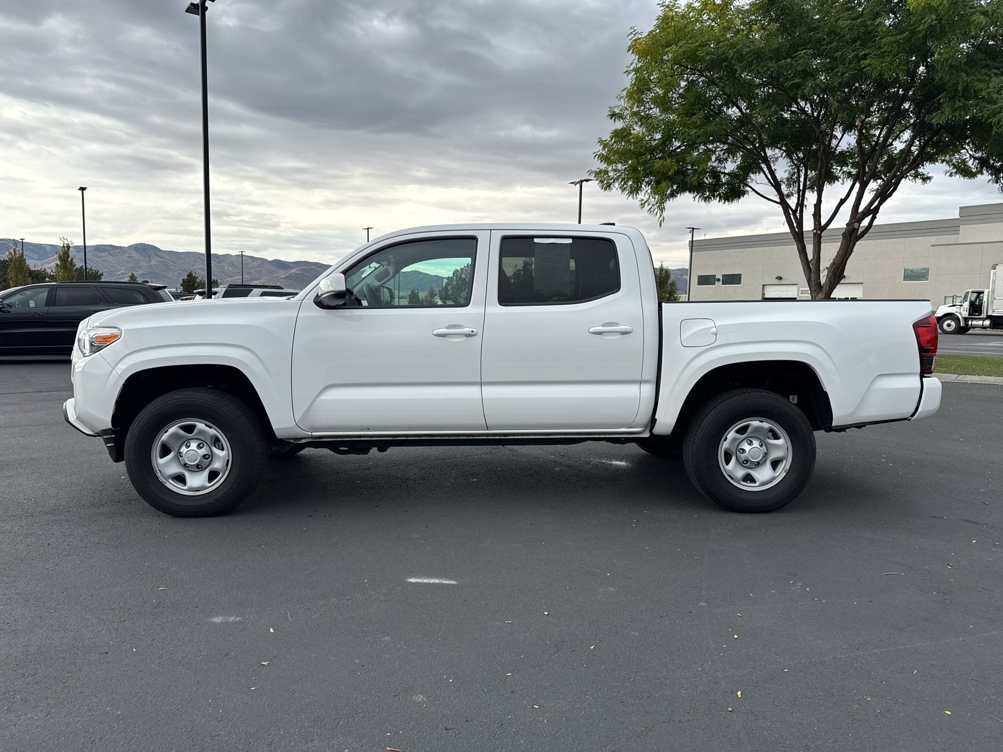 Certified 2023 Toyota Tacoma SR AWD/4WD image 4