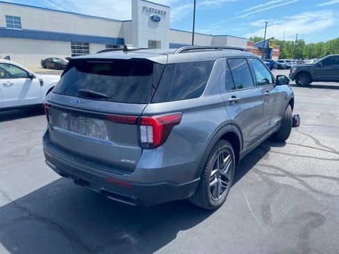 Used 2025 Ford Explorer ST-Line w/ ST-Line Street Pack AWD/4WD image 4