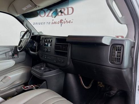 Used 2017 GMC Savana 2500 Extended RWD image 27
