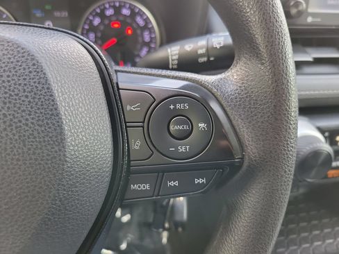 Used 2021 Toyota RAV4 LE FWD image 19
