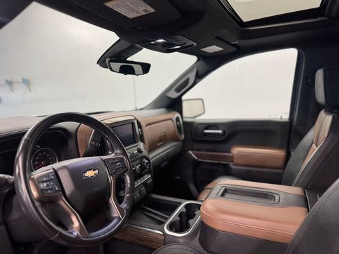 Used 2019 Chevrolet Silverado 1500 High Country w/ Technology Package AWD/4WD image 12