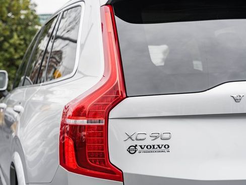 Used 2022 Volvo XC90 T6 Momentum w/ Advanced Package image 8