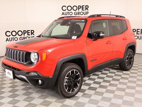 Used 2023 Jeep Renegade Latitude AWD/4WD image 11
