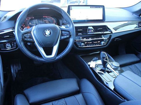 Used 2022 BMW 530i w/ Convenience Package image 17