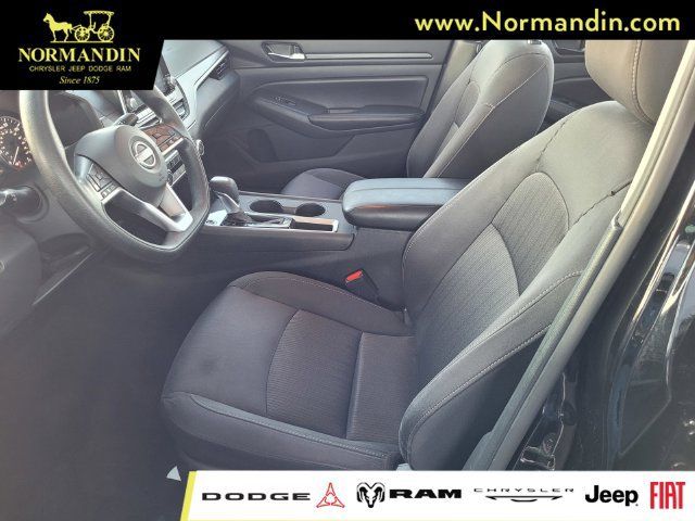 Used 2025 Nissan Altima 2.5 SV FWD image 16