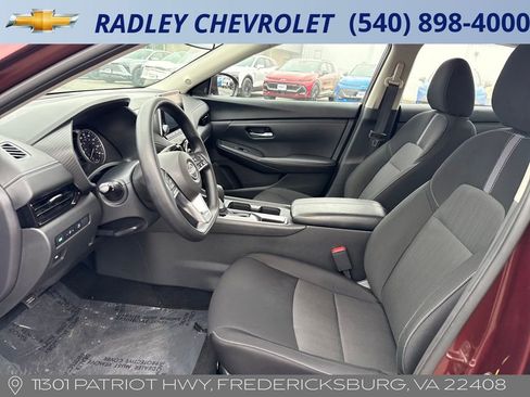 Used 2025 Nissan Sentra SV image 3