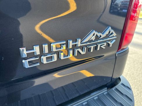 Used 2022 Chevrolet Silverado 1500 High Country w/ Z71 Off-Road Package AWD/4WD image 6