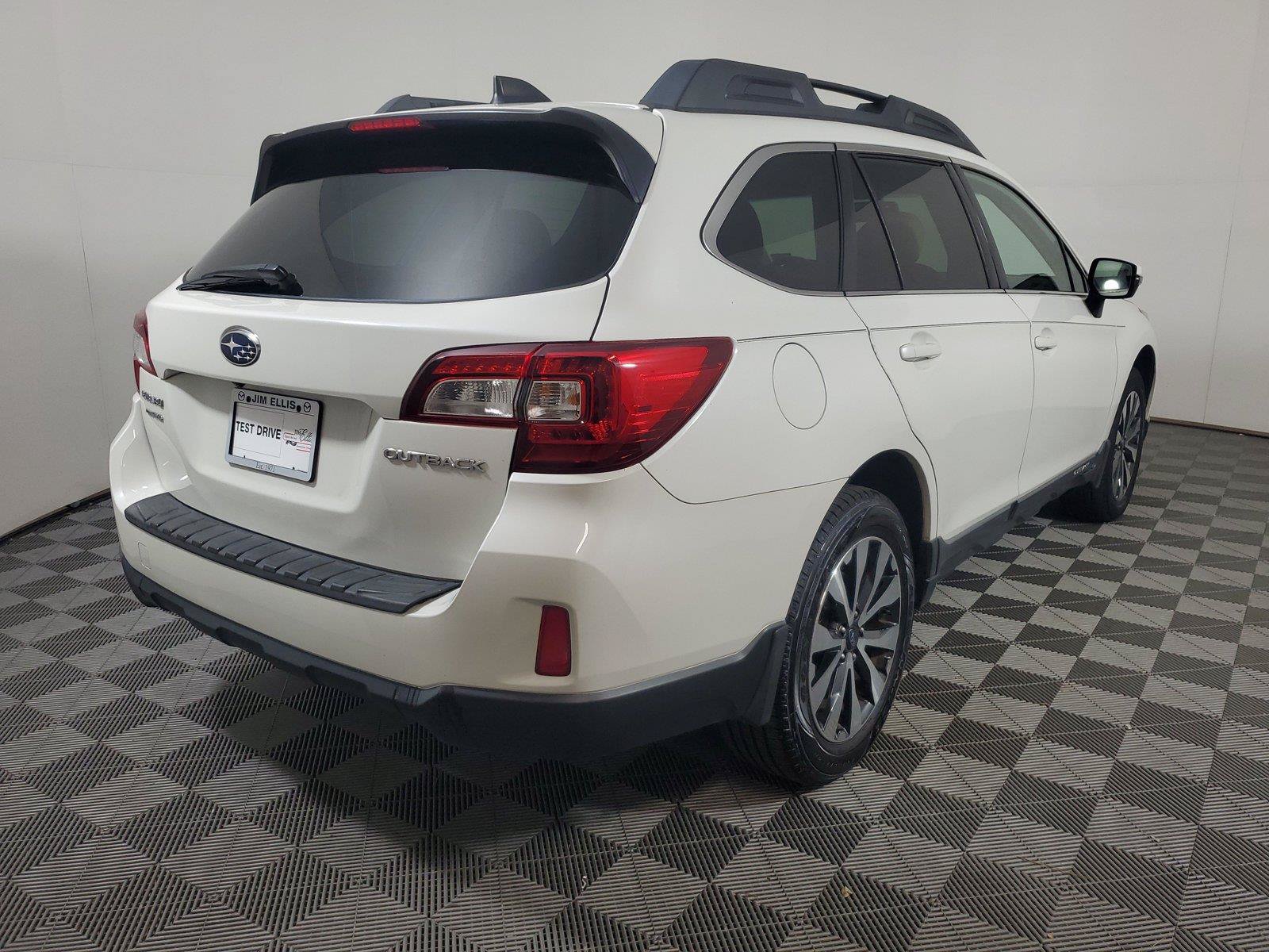 Used 2017 Subaru Outback 2.5i Limited w/ Popular Package #5 AWD/4WD image 4