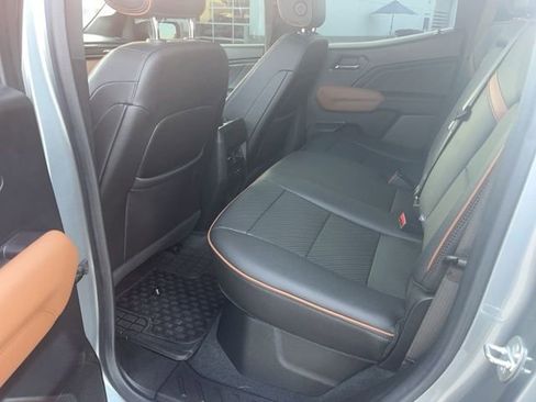 Used 2023 GMC Canyon AT4 w/ AT4 Premium Package AWD/4WD image 10