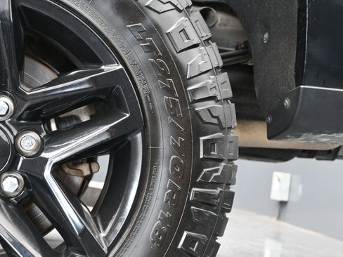 Used 2019 Chevrolet Silverado 1500 LT Trail Boss w/ Convenience Package AWD/4WD image 40